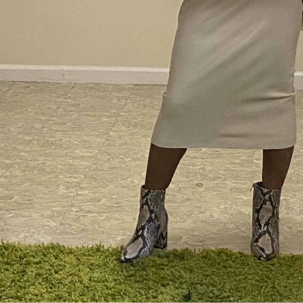 Size 6  snake skin boots - Picture 2 of 10